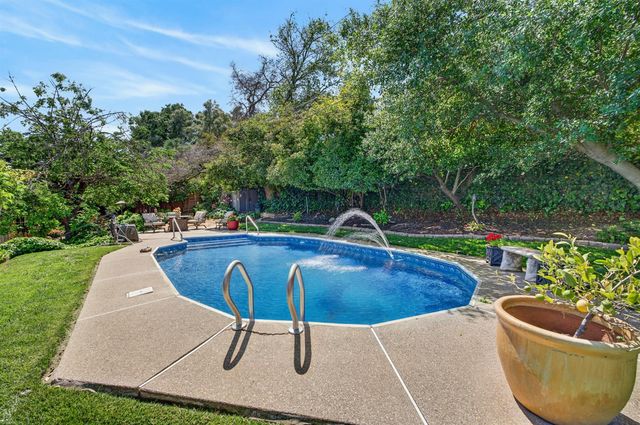 4225 Brookhill Dr, Fair Oaks, CA 95628