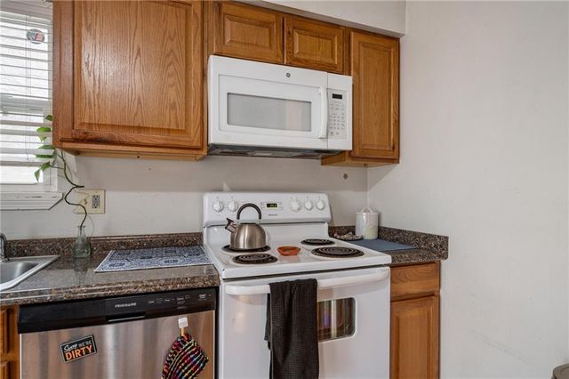 9402 W 48th Terrace, Shawnee, KS 66203