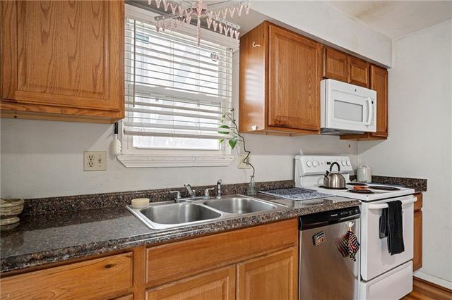 9402 W 48th Terrace, Shawnee, KS 66203