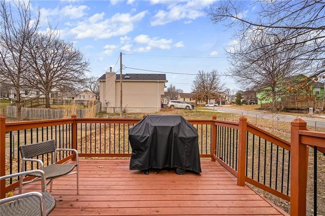 9402 W 48th Terrace, Shawnee, KS 66203
