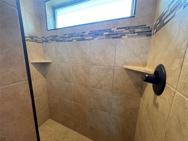 805 Jameson Street, Weatherford, TX 76086