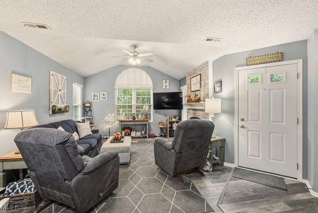 30 Newton Square Drive 3, Canfield, OH 44406