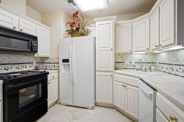 1 Towers Park Ln Apt 810, San Antonio, TX 78209