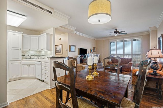 1 Towers Park Ln Apt 810, San Antonio, TX 78209