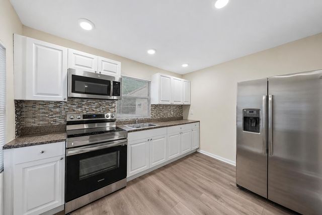 3207 Pinewood Avenue, West Palm Beach, FL 33407