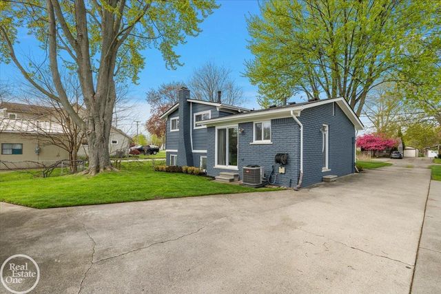 39684 Shoreline Drive, Harrison Twp, MI 48045