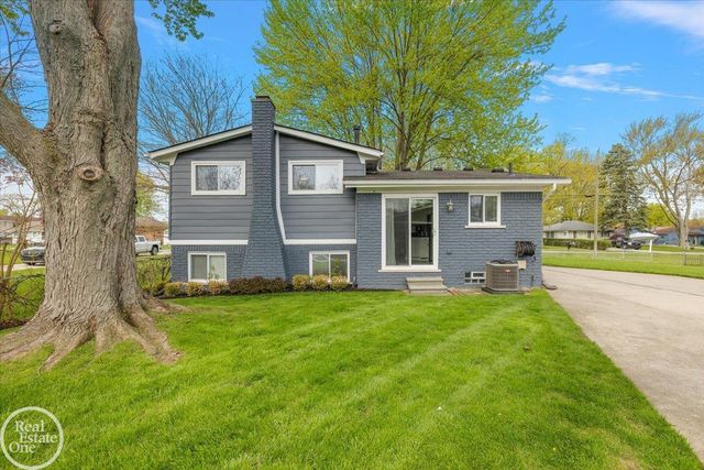 39684 Shoreline Drive, Harrison Twp, MI 48045