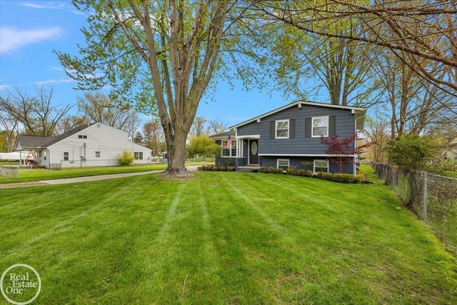 39684 Shoreline Drive, Harrison Twp, MI 48045