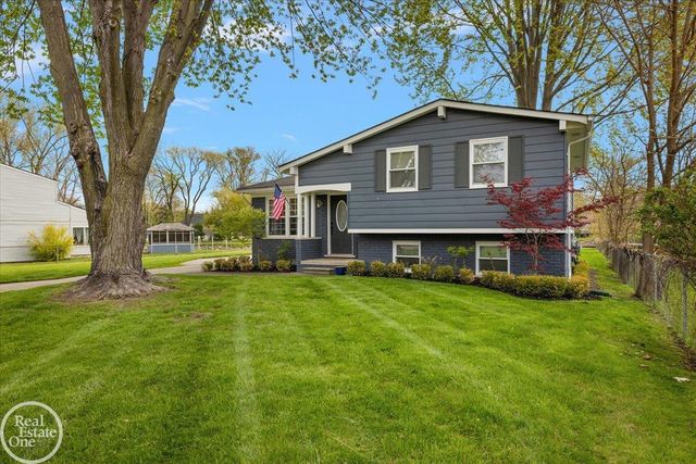 39684 Shoreline Drive, Harrison Twp, MI 48045