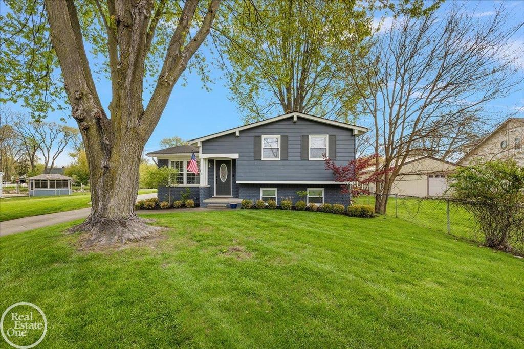 39684 Shoreline Drive, Harrison Twp, MI 48045