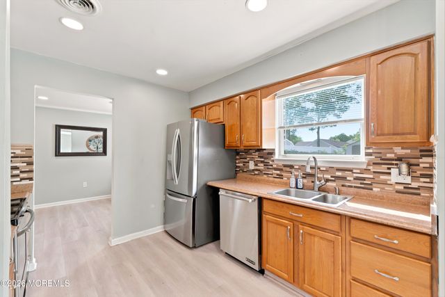 28 Aspen Circle, Barnegat, NJ 08005