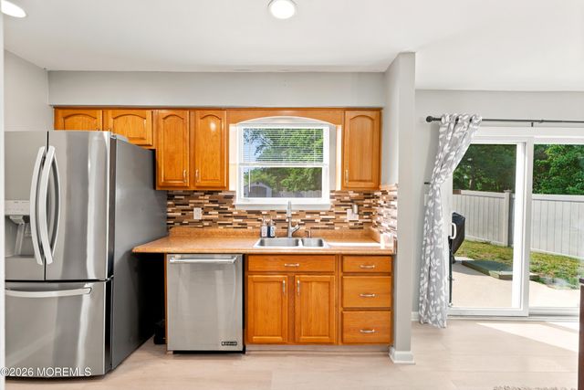 28 Aspen Circle, Barnegat, NJ 08005