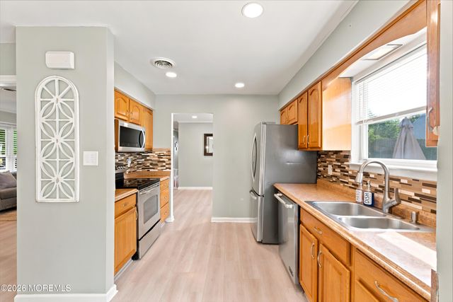 28 Aspen Circle, Barnegat, NJ 08005