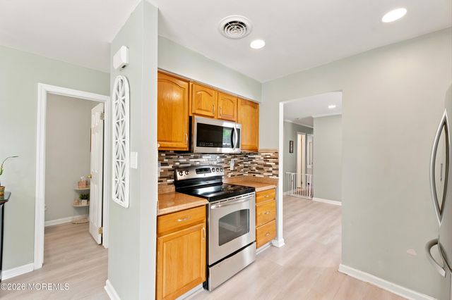 28 Aspen Circle, Barnegat, NJ 08005