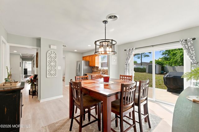28 Aspen Circle, Barnegat, NJ 08005