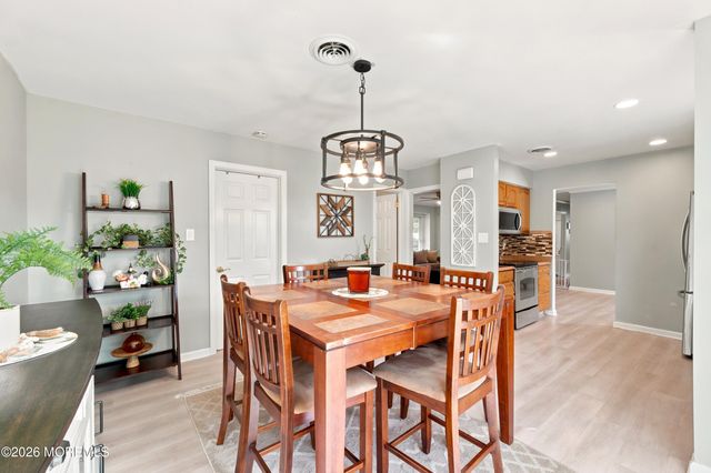 28 Aspen Circle, Barnegat, NJ 08005