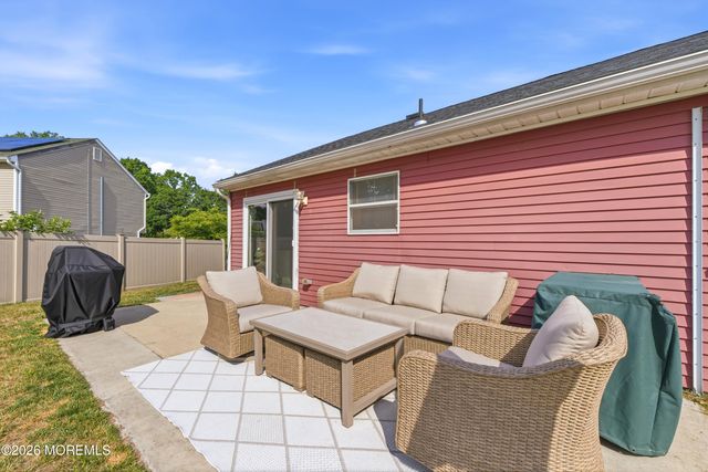 28 Aspen Circle, Barnegat, NJ 08005
