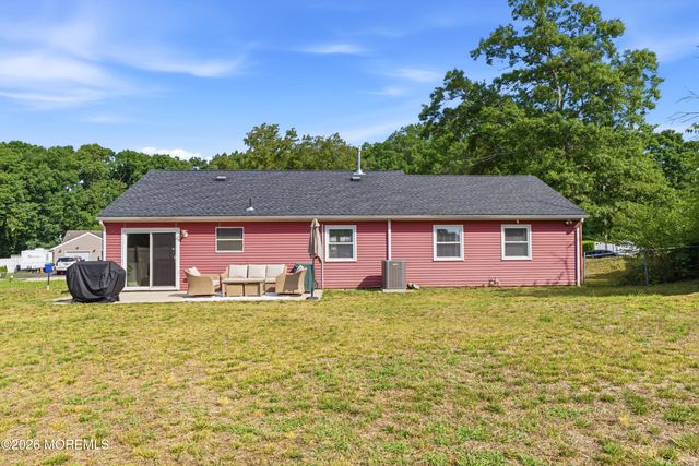 28 Aspen Circle, Barnegat, NJ 08005