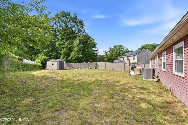 28 Aspen Circle, Barnegat, NJ 08005