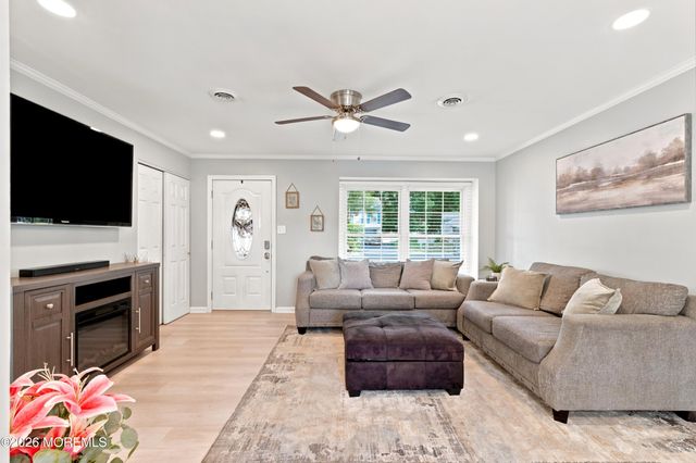 28 Aspen Circle, Barnegat, NJ 08005