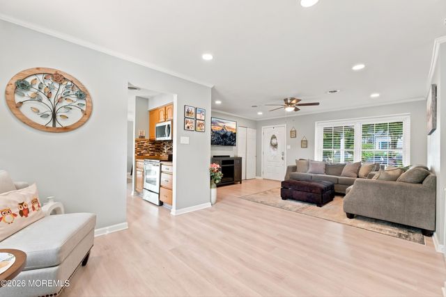 28 Aspen Circle, Barnegat, NJ 08005