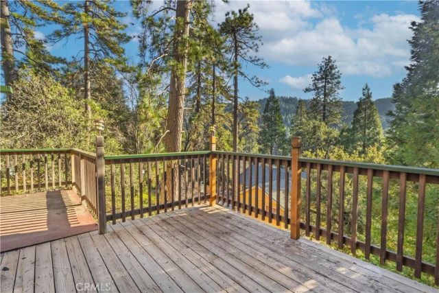 487 Wylerhorn Drive, Crestline, CA 92325