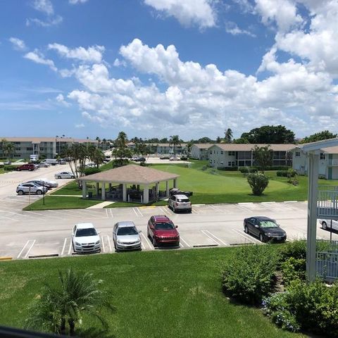 210 Horizon Street E, Boynton Beach, FL 33435