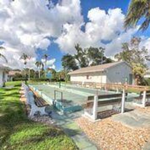 210 Horizon Street E, Boynton Beach, FL 33435