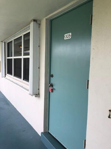 210 Horizon Street E, Boynton Beach, FL 33435