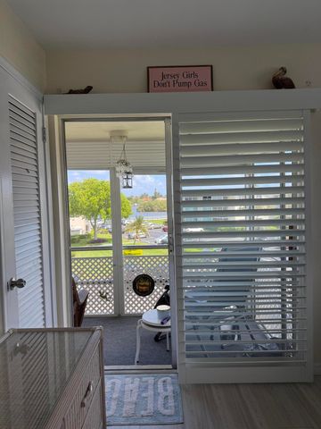 210 Horizon Street E, Boynton Beach, FL 33435