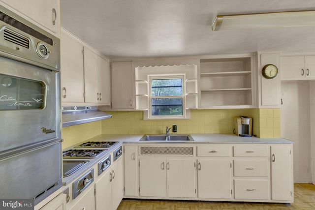 132 N 9TH ST, Perkasie, PA 18944