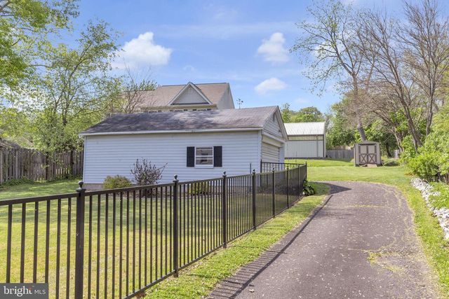 132 N 9TH ST, Perkasie, PA 18944