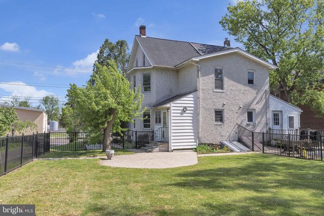 132 N 9TH ST, Perkasie, PA 18944
