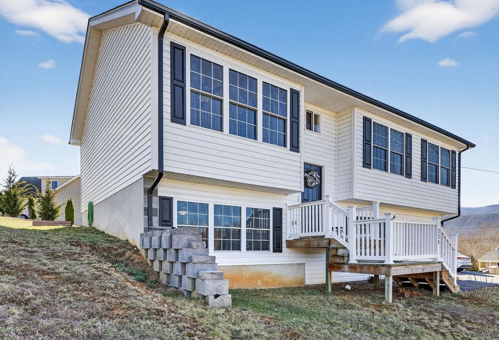 235 LOCUSTDALE LOOP, Shenandoah, VA 22849