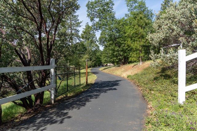 4630 Moon Lake Dr, Placerville, CA 95667