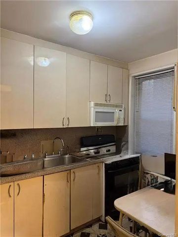 150 West End Avenue 3B, Brooklyn, NY 11235