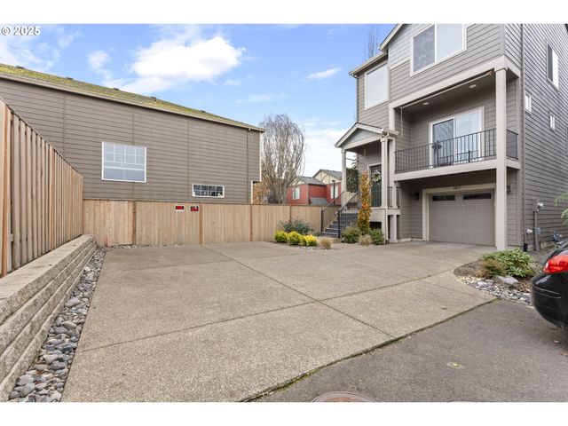 3037 Sw SHERMAN Pl, Beaverton, OR 97003