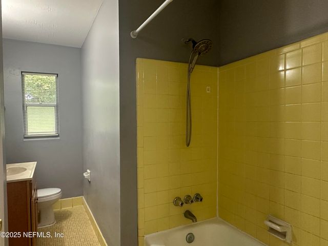 5032 REDSTONE Drive, Jacksonville, FL 32210