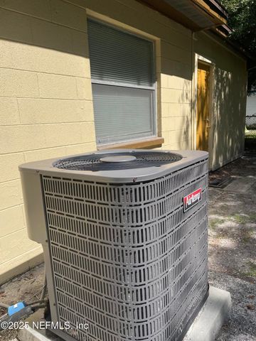 5032 REDSTONE Drive, Jacksonville, FL 32210