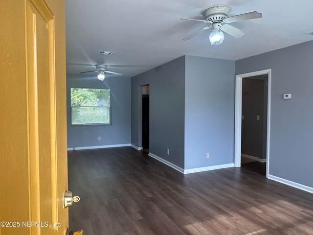 5032 REDSTONE Drive, Jacksonville, FL 32210