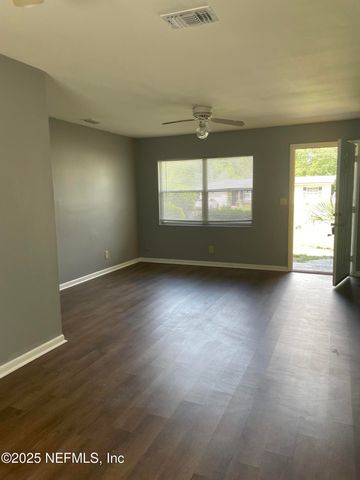 5032 REDSTONE Drive, Jacksonville, FL 32210