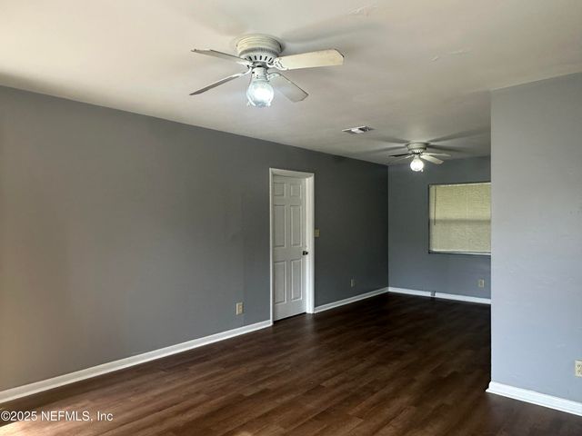 5032 REDSTONE Drive, Jacksonville, FL 32210