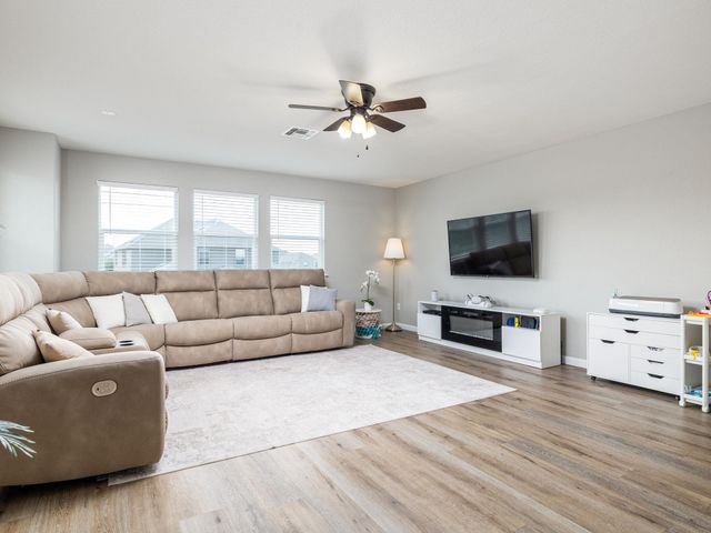 1221 Brenham LN, Leander, TX 78641