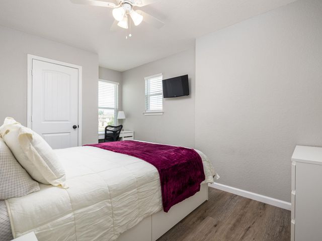 1221 Brenham LN, Leander, TX 78641