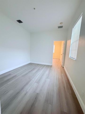 154 Village Boulevard E, Tequesta, FL 33469