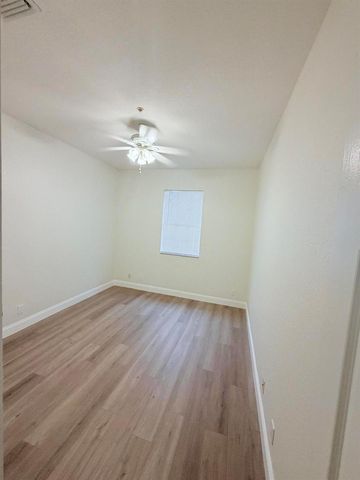 154 Village Boulevard E, Tequesta, FL 33469