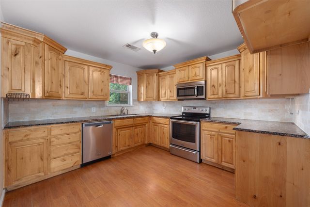 220 N Mountain Ridge, Cresson, TX 76035