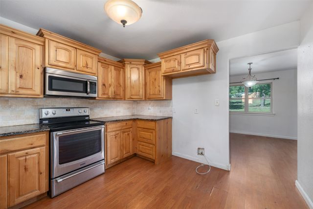 220 N Mountain Ridge, Cresson, TX 76035