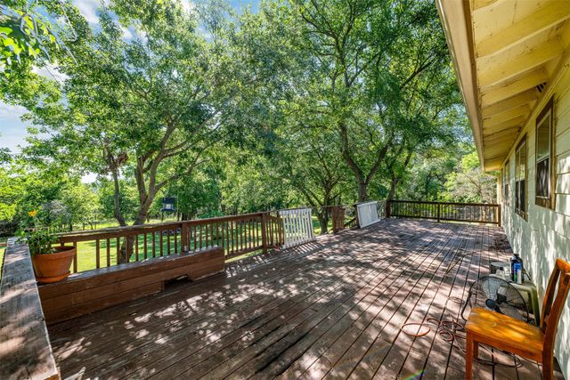 220 N Mountain Ridge, Cresson, TX 76035