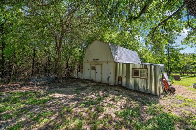220 N Mountain Ridge, Cresson, TX 76035